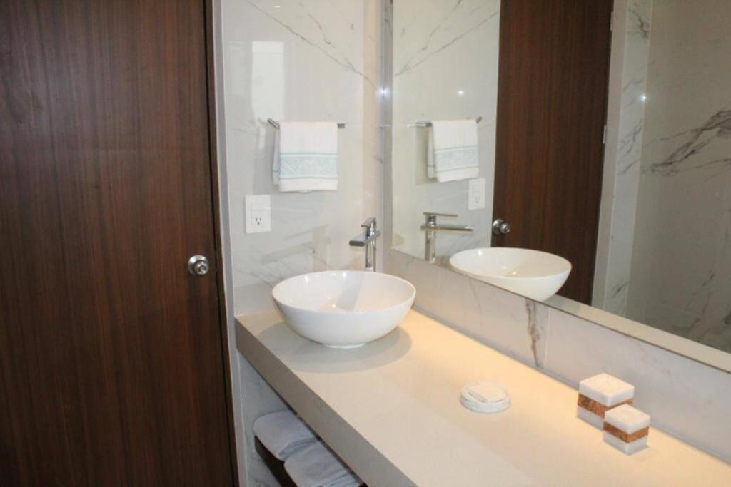 Beach Front Renewed Apartment Канкун Екстер'єр фото